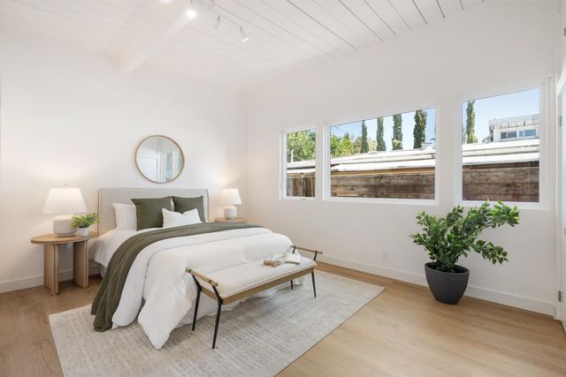 290 W Charleston Road, Palo Alto, CA 94306