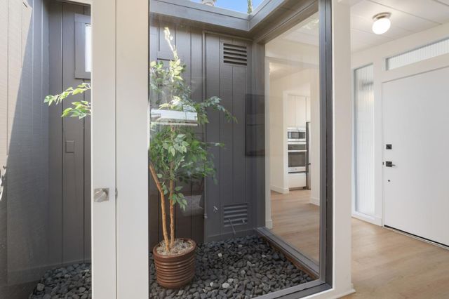 290 W Charleston Road, Palo Alto, CA 94306