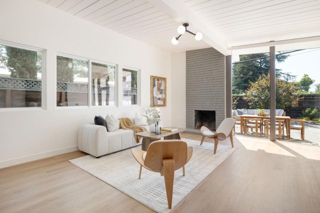 290 W Charleston Road, Palo Alto, CA 94306