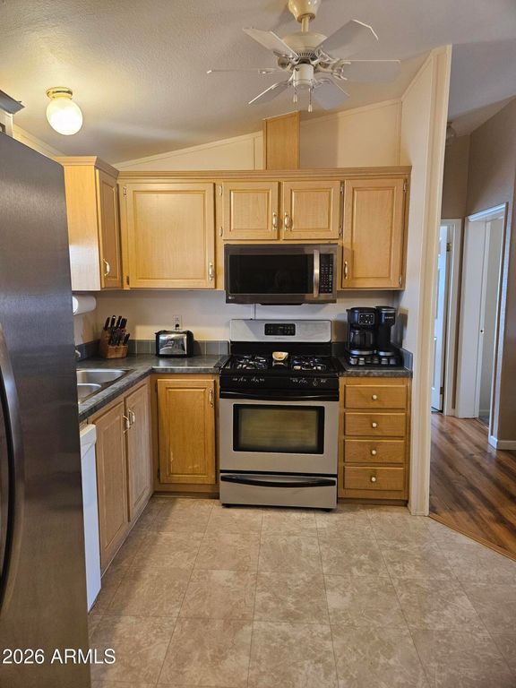 Image 11 of property listing at 585 S Shallow Brook Loop, Sierra Vista, AZ 85635