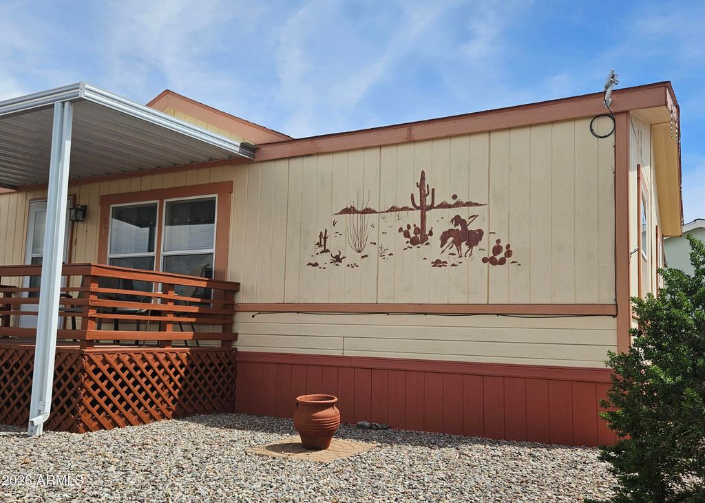 Image 2 of property listing at 585 S Shallow Brook Loop, Sierra Vista, AZ 85635