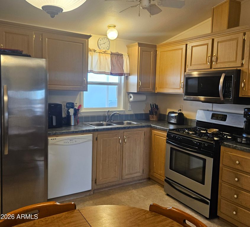 Image 9 of property listing at 585 S Shallow Brook Loop, Sierra Vista, AZ 85635