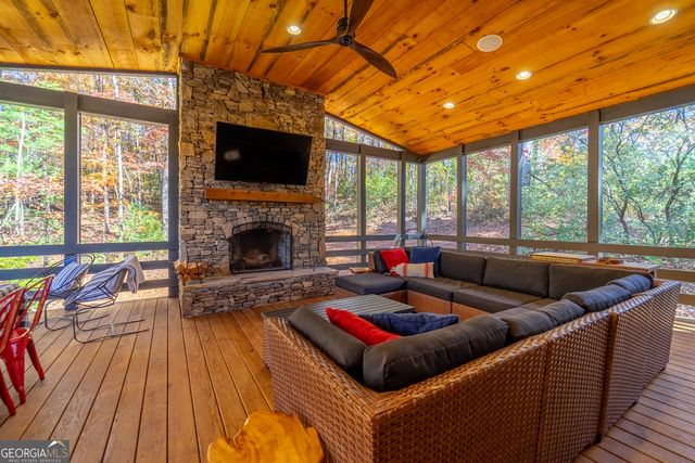 258 Turtle Cove, Clayton, GA 30525