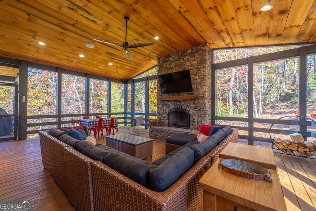 258 Turtle Cove, Clayton, GA 30525