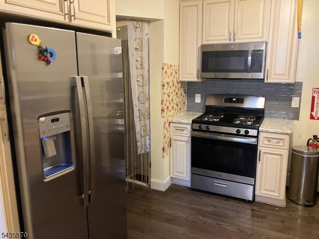 21 Lake St, East Orange City, NJ 07017 — photo 3