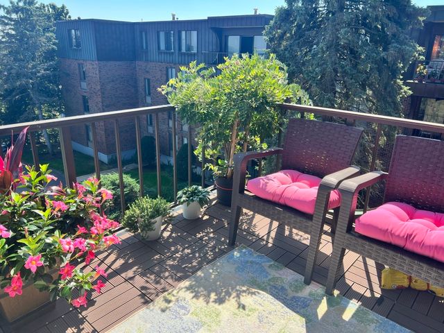 1008 Paradise Road PhL, Swampscott, MA 01907