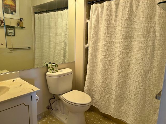 1008 Paradise Road PhL, Swampscott, MA 01907