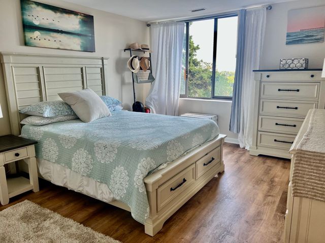 1008 Paradise Road PhL, Swampscott, MA 01907