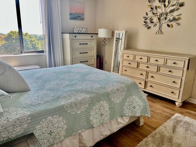 1008 Paradise Road PhL, Swampscott, MA 01907