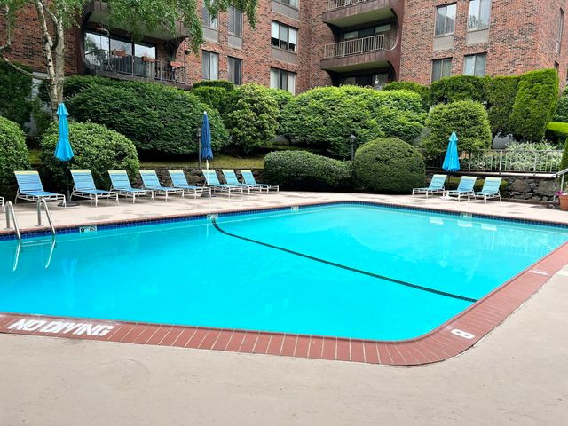 1008 Paradise Road PhL, Swampscott, MA 01907