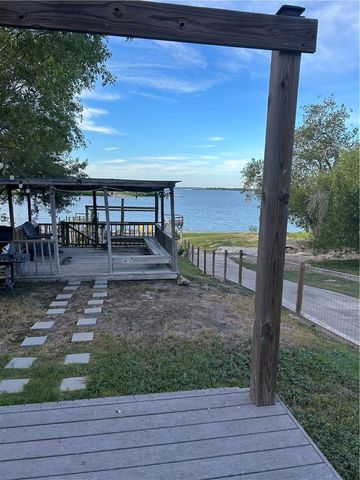 196 E Lake View Trl, Sandia, TX 78383