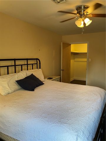 196 E Lake View Trl, Sandia, TX 78383