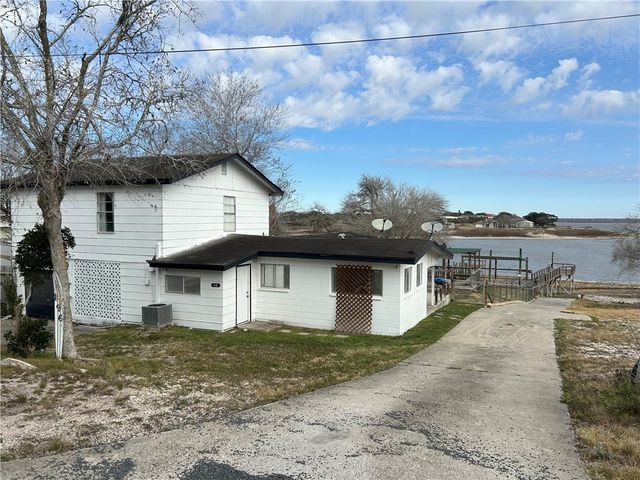 196 E Lake View Trl, Sandia, TX 78383