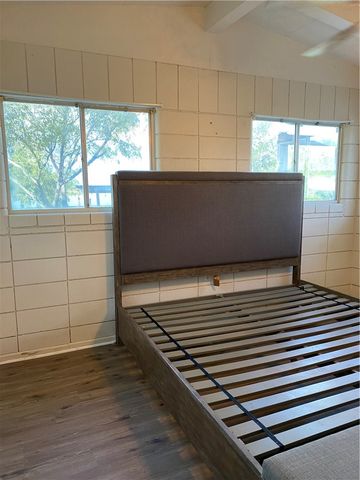 196 E Lake View Trl, Sandia, TX 78383