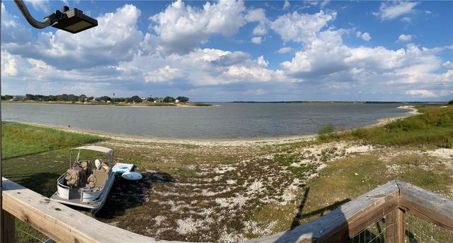 196 E Lake View Trl, Sandia, TX 78383