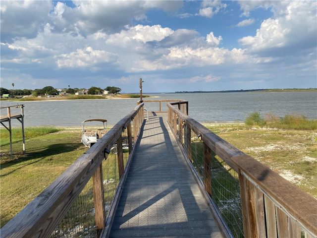 196 E Lake View Trl, Sandia, TX 78383