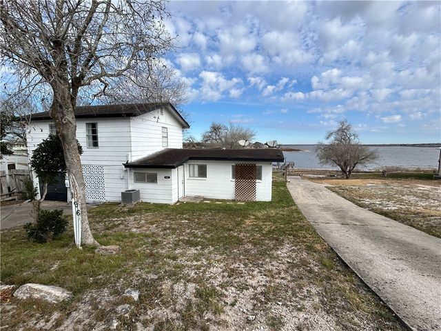 196 E Lake View Trl, Sandia, TX 78383