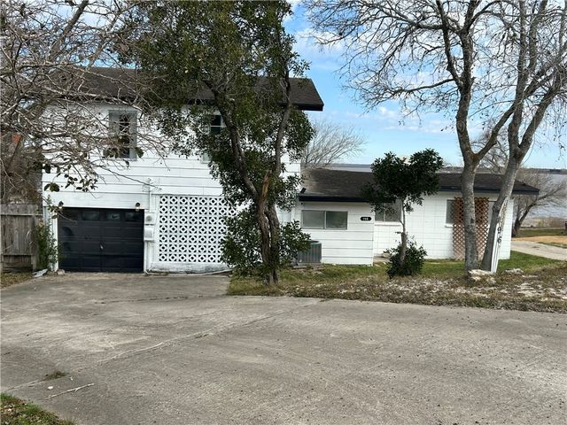 196 E Lake View Trl, Sandia, TX 78383