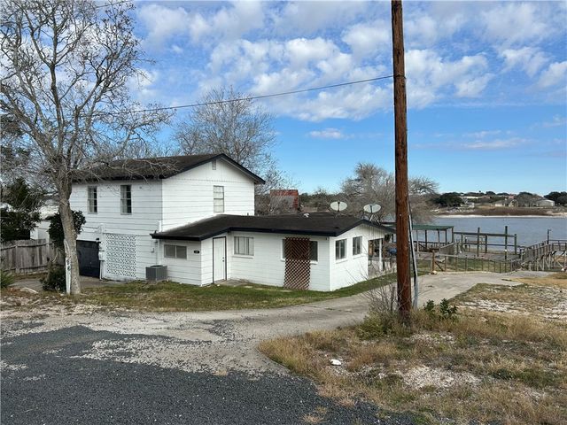 196 E Lake View Trl, Sandia, TX 78383