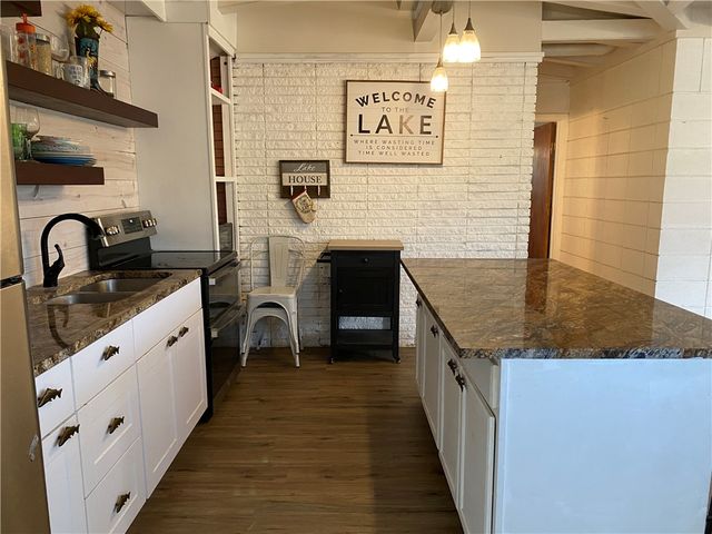 196 E Lake View Trl, Sandia, TX 78383