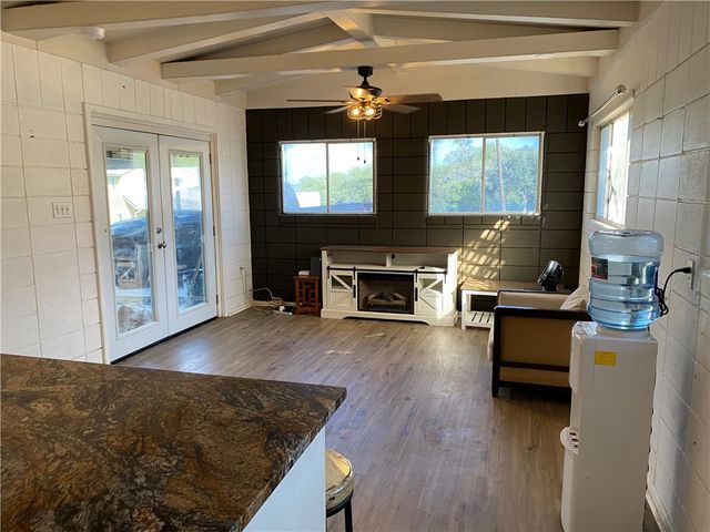 196 E Lake View Trl, Sandia, TX 78383