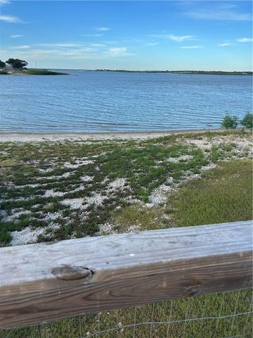 196 E Lake View Trl, Sandia, TX 78383