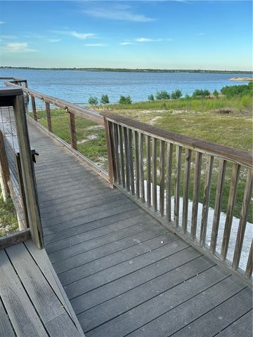 196 E Lake View Trl, Sandia, TX 78383