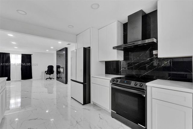 860 NW 207th St, Miami Gardens, FL 33169