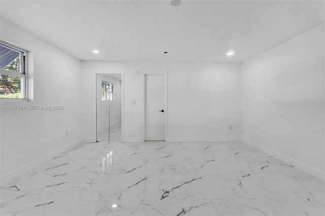 860 NW 207th St, Miami Gardens, FL 33169