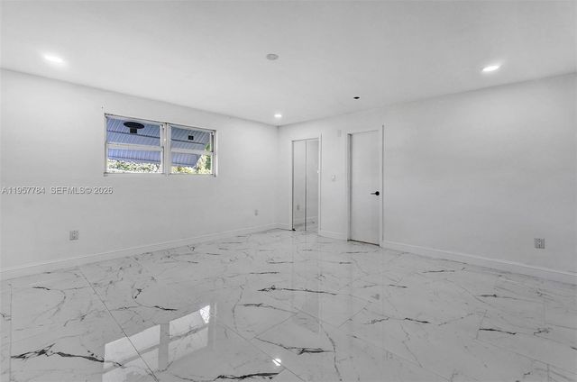 860 NW 207th St, Miami Gardens, FL 33169