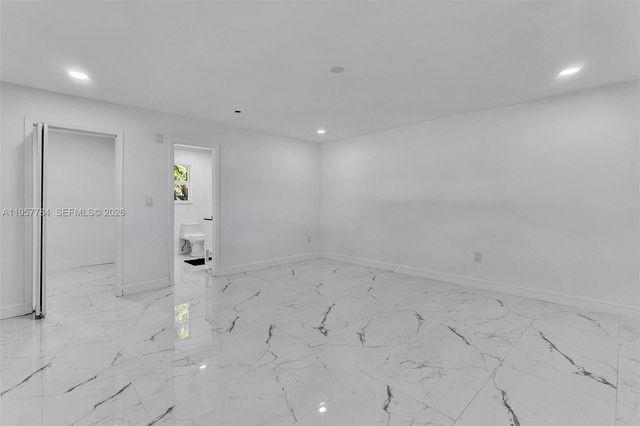 860 NW 207th St, Miami Gardens, FL 33169