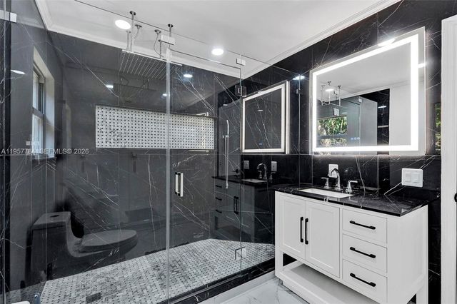 860 NW 207th St, Miami Gardens, FL 33169