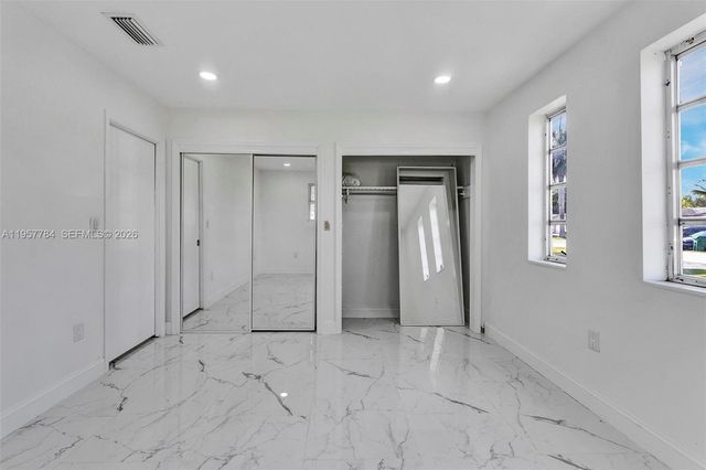 860 NW 207th St, Miami Gardens, FL 33169