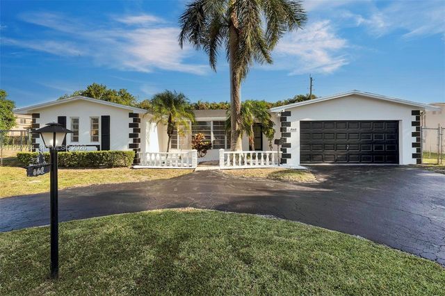 860 NW 207th St, Miami Gardens, FL 33169