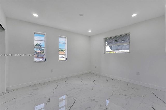 860 NW 207th St, Miami Gardens, FL 33169