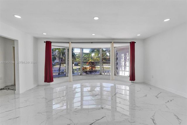 860 NW 207th St, Miami Gardens, FL 33169