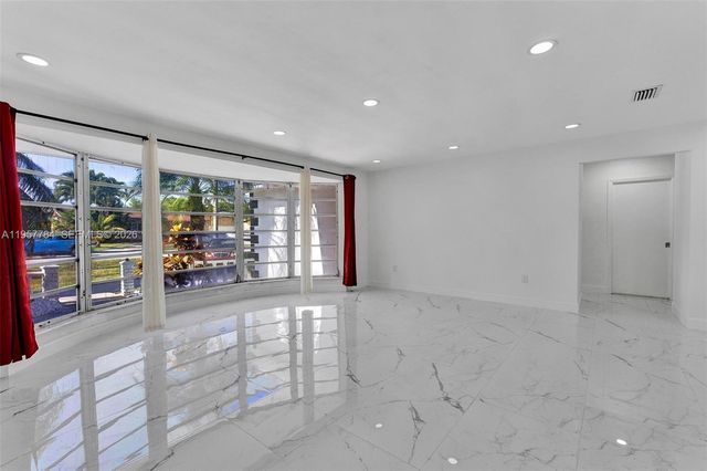 860 NW 207th St, Miami Gardens, FL 33169