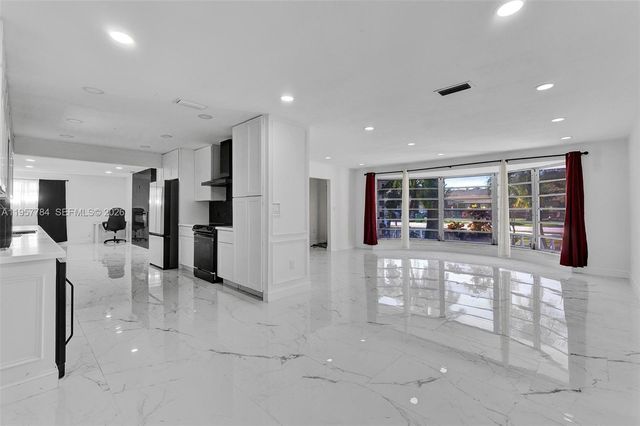 860 NW 207th St, Miami Gardens, FL 33169