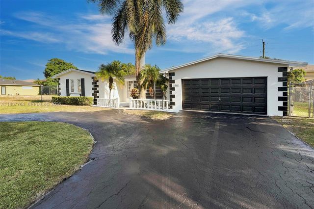 860 NW 207th St, Miami Gardens, FL 33169