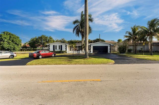 860 NW 207th St, Miami Gardens, FL 33169