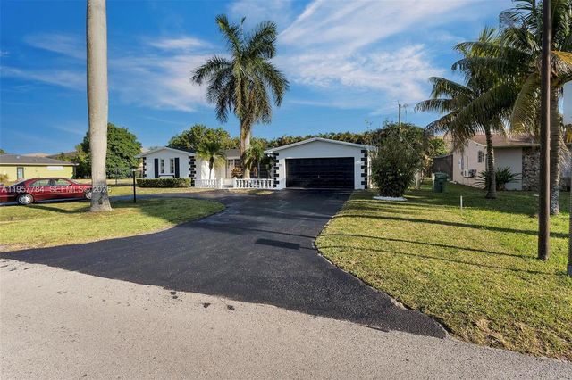 860 NW 207th St, Miami Gardens, FL 33169