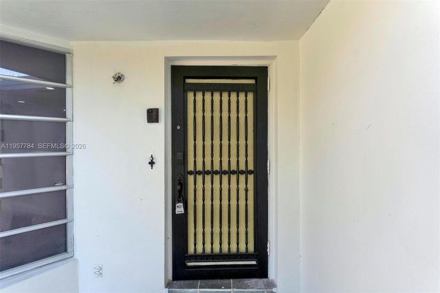 860 NW 207th St, Miami Gardens, FL 33169