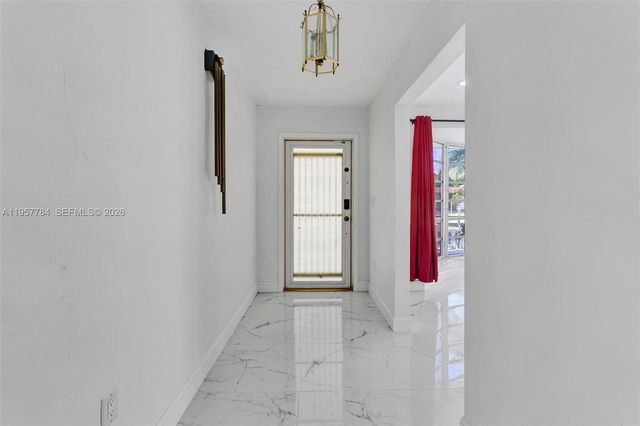 860 NW 207th St, Miami Gardens, FL 33169