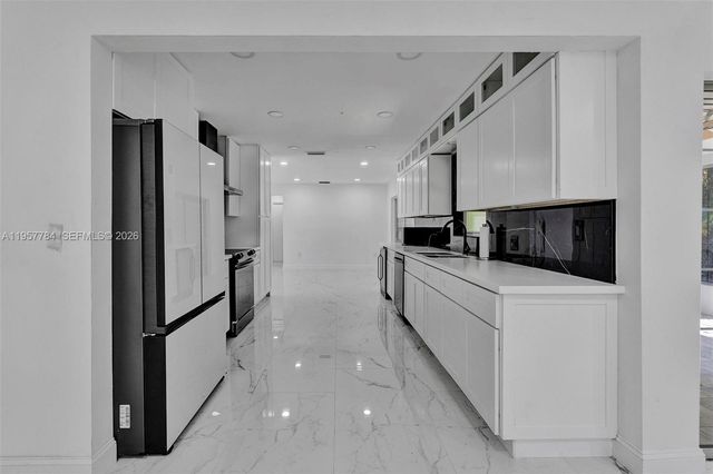 860 NW 207th St, Miami Gardens, FL 33169