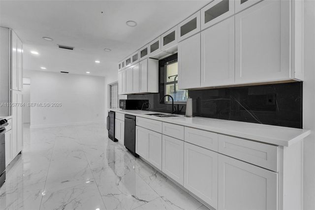 860 NW 207th St, Miami Gardens, FL 33169