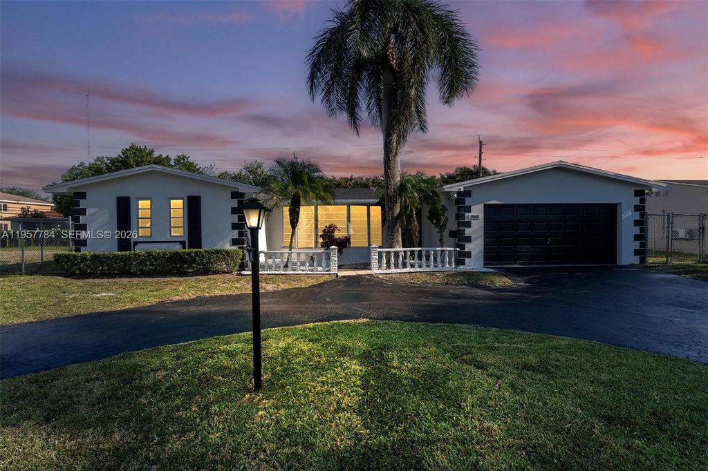 860 NW 207th St, Miami Gardens, FL 33169