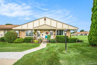 25235 Franklin Terrace Road 8, South Lyon, MI 48178