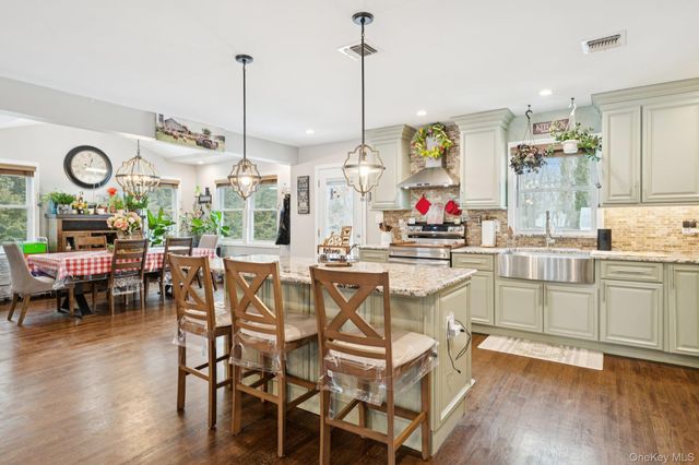 135 5th Avenue, Kings Park, NY 11754