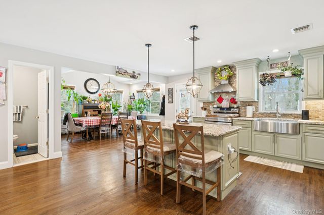 135 5th Avenue, Kings Park, NY 11754