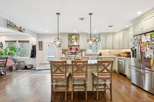 135 5th Avenue, Kings Park, NY 11754